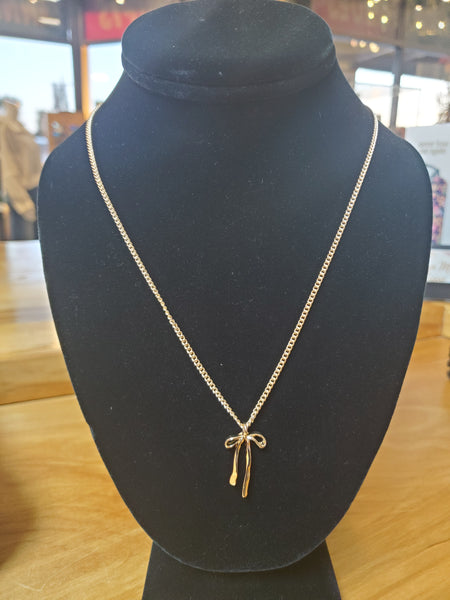 Pretty Little Bow Necklace