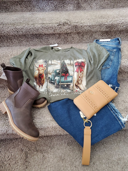 Modern ME Small Town Christmas Graphic Tee