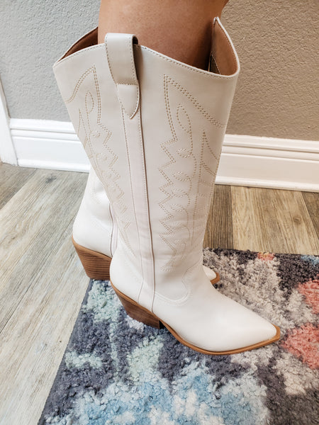 Howdy White Country Boots