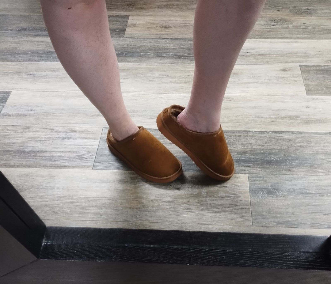 Outwoods Whiskey Gallery Fuzzy Slipper