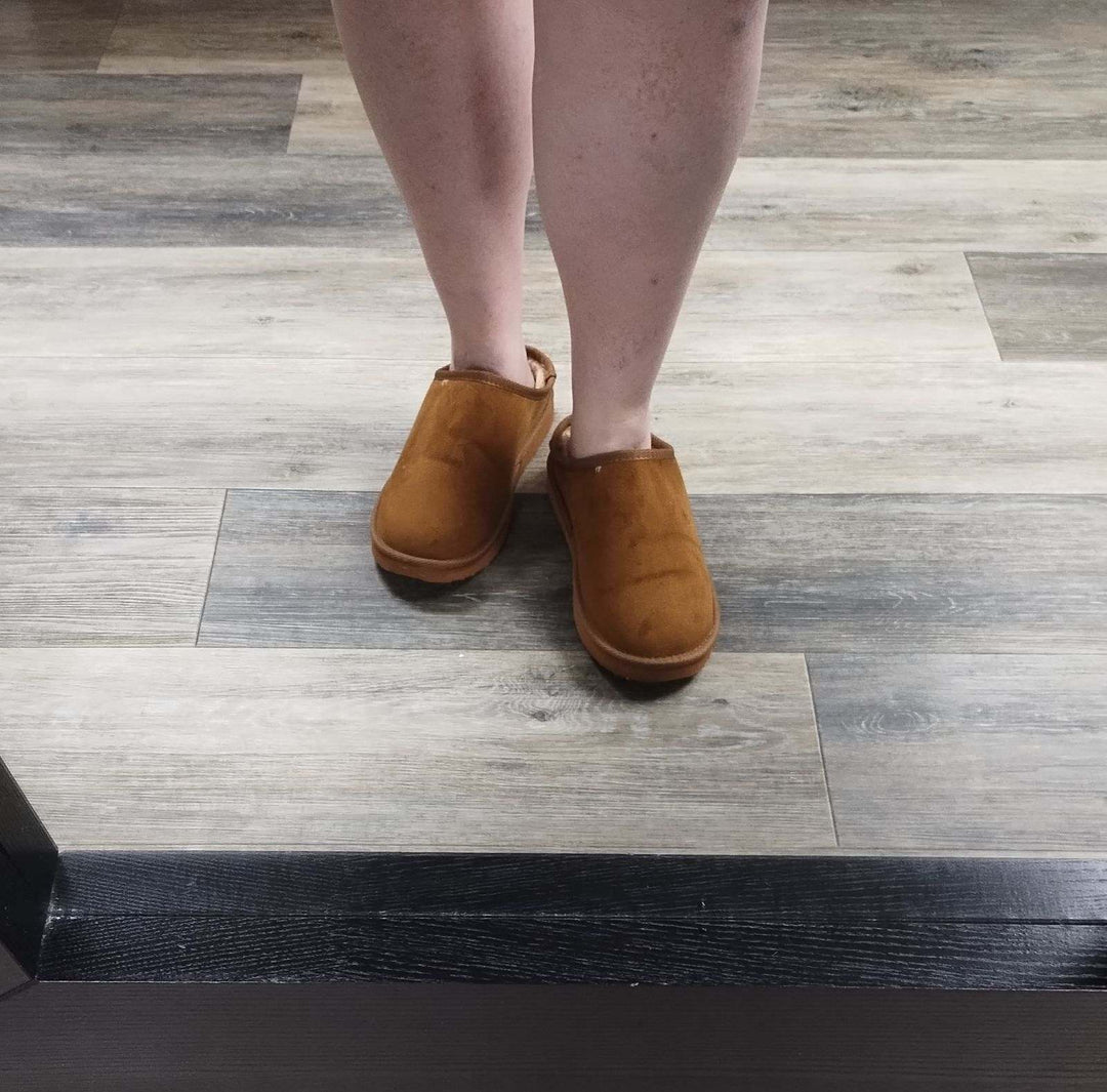 Outwoods Whiskey Gallery Fuzzy Slipper